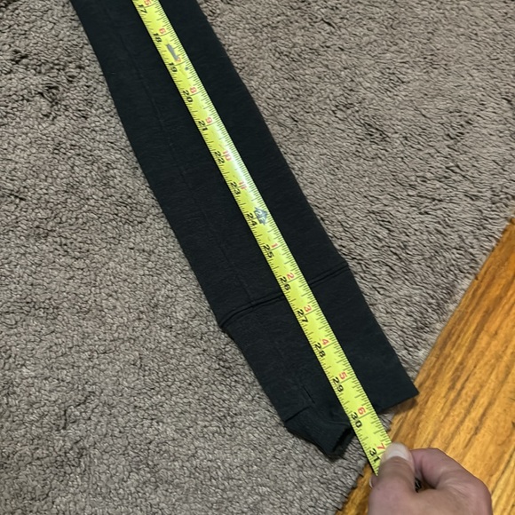 Under Armour Cowl Neck Top-S-Side Zip Pockets-Thumb Covers-Longer Length-Gray - Picture 14 of 16